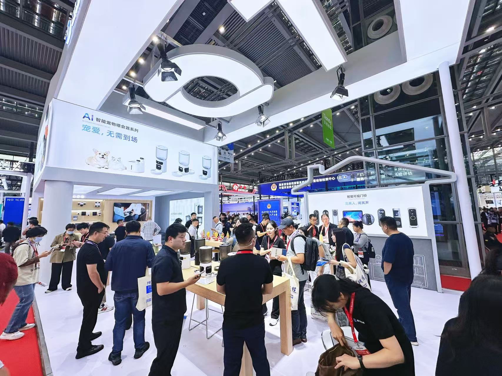 嗨，安博会！爱加物联的展台这次又被围观了…